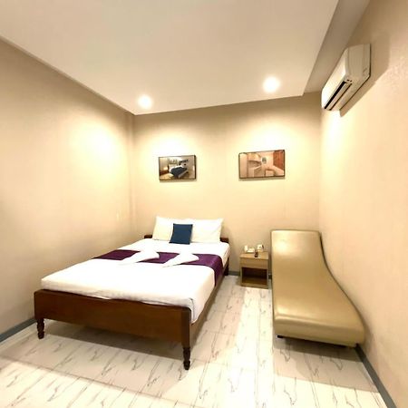 White Residence Hotel & Apartment Phnom Penh Exteriör bild