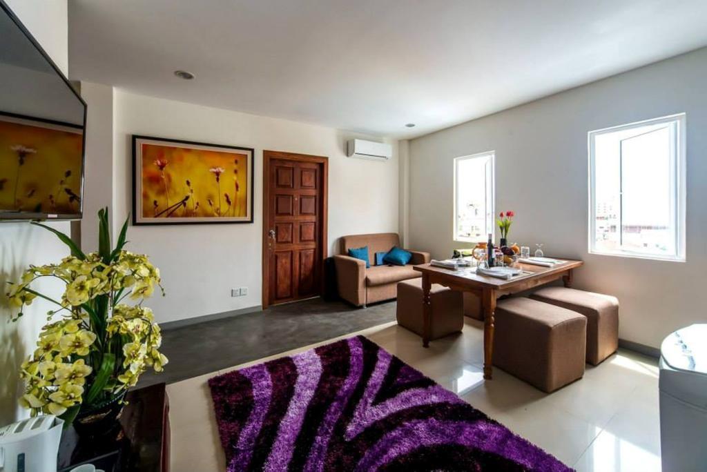 White Residence Hotel & Apartment Phnom Penh Exteriör bild