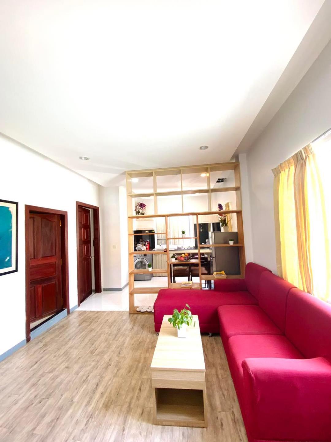 White Residence Hotel & Apartment Phnom Penh Exteriör bild