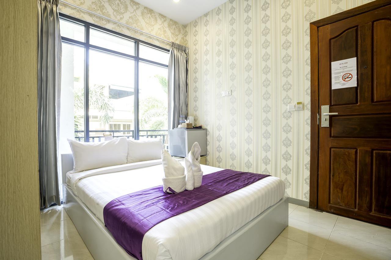 White Residence Hotel & Apartment Phnom Penh Exteriör bild