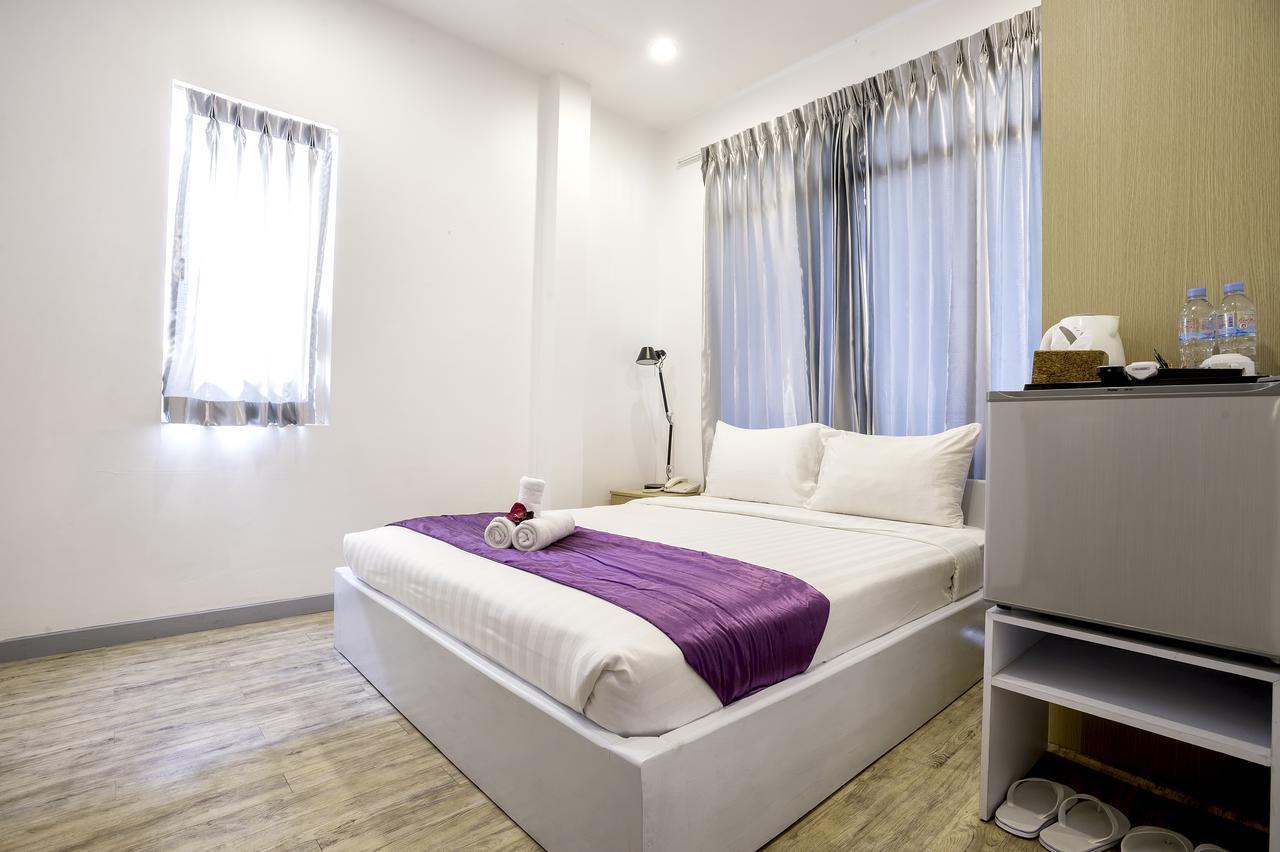 White Residence Hotel & Apartment Phnom Penh Exteriör bild