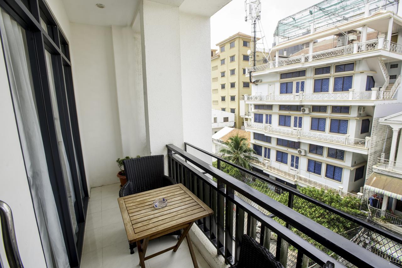 White Residence Hotel & Apartment Phnom Penh Exteriör bild
