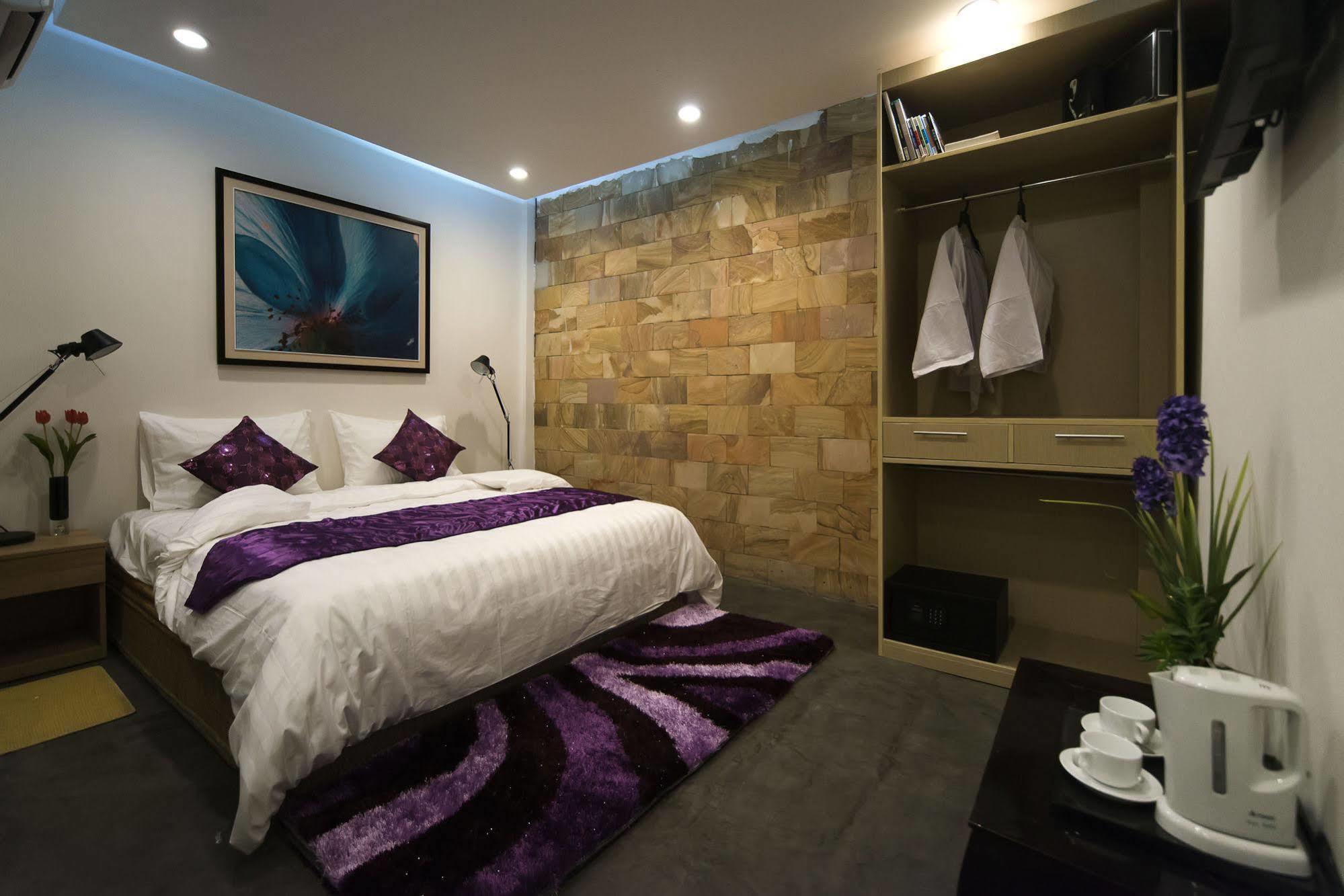 White Residence Hotel & Apartment Phnom Penh Exteriör bild
