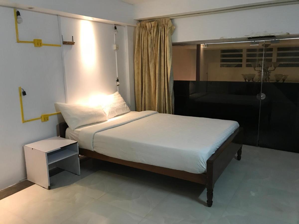 White Residence Hotel & Apartment Phnom Penh Exteriör bild